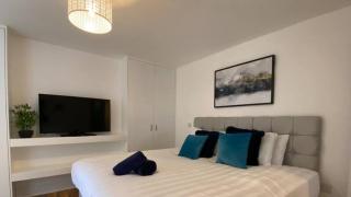 StayZo Cole Green Lane Accommodation- FREE Parking - Welwyn Garden City - 2