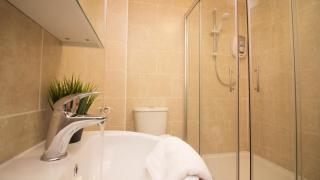 StayZo Castle Point 6 Apartment - Premier Lodge - Southampton - 1