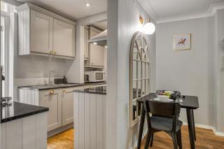 Chelsea Hideaway 2BR Private Patio - Londra - 3