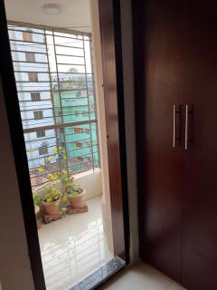 Stylish 3BR Furnished Apartment with Bathtub, AC & Balcony in Jigatola Near Dhanmondi - Dhaka - 7