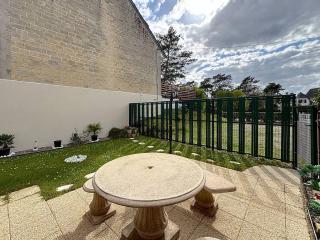 Duplex avec Jardin Privé pour 4 Pers. à 400m de la Plage - Merville-Franceville - FR-1-465-110 - 2