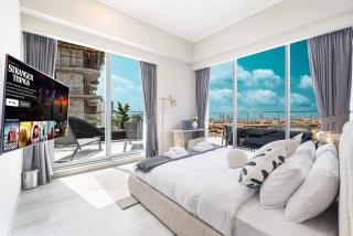 Stylish 1BR with Spacious Terrace Near Circle Mall - 0