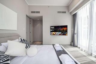 Stylish 1BR with Spacious Terrace Near Circle Mall - 3