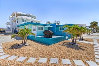 412/815 Tropical Tide Duplex: 4BD, Walk to Times Square! - Fort Myers Beach - 4