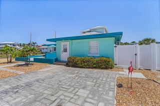 412/815 Tropical Tide Duplex: 4BD, Walk to Times Square! - Fort Myers Beach - 3