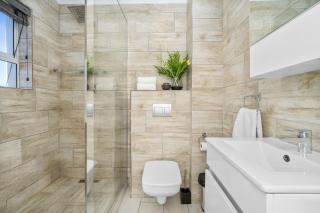 Balmoral Heights 20 by Host Agents - 2