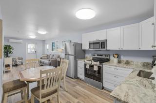 815 Third Street Escape: 2BD Cottage, Close to Restaurants! - Fort Myers Beach - 0