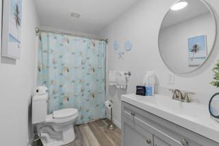 815 Third Street Escape: 2BD Cottage, Close to Restaurants! - Fort Myers Beach - 1