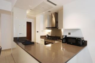 Luxury 2BR Waterfront Oasis in MarinaGate - Livbnb - Dubai - 6