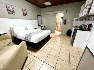 ZUCH Accommodation at Pafuri Self Catering - Guest Suite - 8
