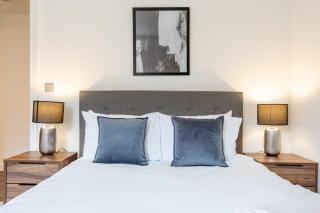Bright and Spacious 2 Bedroom Apartment in York - 2