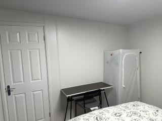 South London - Luxury Urban Cabin Retreat - 4