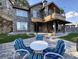 Haven Lodge Blue Pine - 3BR Luxury Retreat with Lawn - Khaira Gali - 8