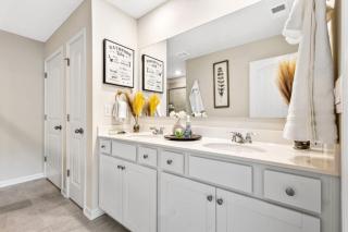 Price Cut, New Lux Home 5 mins to Airport , 15 min to Downtown, 25 min to Buckhead with 3 beds and 3 baths - Atlanta - 6