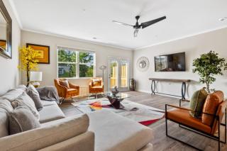 Price Cut, New Lux Home 5 mins to Airport , 15 min to Downtown, 25 min to Buckhead with 3 beds and 3 baths - Atlanta - 0
