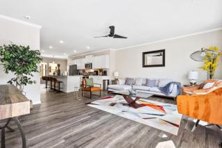 Price Cut, New Lux Home 5 mins to Airport , 15 min to Downtown, 25 min to Buckhead with 3 beds and 3 baths - Atlanta - 3