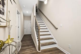Price Cut, New Lux Home 5 mins to Airport , 15 min to Downtown, 25 min to Buckhead with 3 beds and 3 baths - Atlanta - 8