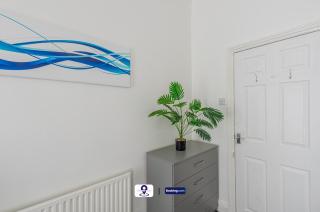 Last-Minute Offers l Premium Escape l Makin stay l 4BDR House By Finesse Stays Short Lets & Serviced Accommodation Liverpool With Free WiFi - 8