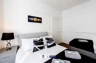 Last-Minute Offers l Premium Escape l Makin stay l 4BDR House By Finesse Stays Short Lets & Serviced Accommodation Liverpool With Free WiFi - 9