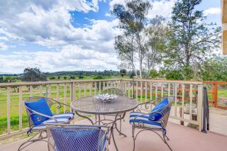 Near Wineries and Dining Exquisite Menifee Home! - Menifee - 0