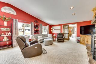 1 Mi to Attractions Getaway with Mtn Views! - 9