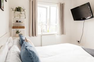 Luxury Stay Sleeps 9 with Hot Tub & Pool - 3