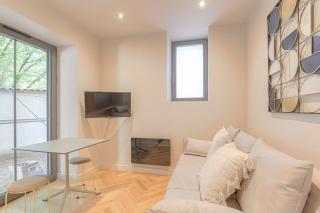 Studio contemporain avec terrasse ensoleillée - Écully - 8
