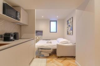 Studio contemporain avec terrasse ensoleillée - Écully - 5