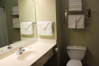 Coratel Inn and Suites by Jasper Wesley Hospital - Wichita - 2