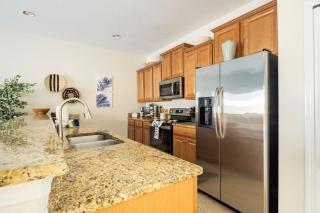 Cozy Retreat-Heated Pool, Grill, Pickle Ball, Gym - 4