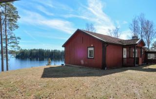 Beautiful Home In Årjäng With Lake View - Årjäng - 1