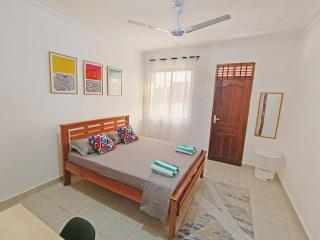 Coastal 1-Bedroom Escape, 0742 for 616 then 120 - Mombasa - 4