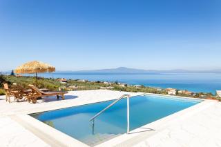 Seaview Getaway with Pool & Panoramic Views - Almirón - 7
