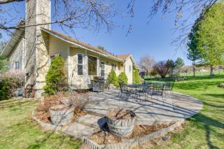5 Mi to Downtown Logan Scenic Retreat with Patio - North Logan - 9