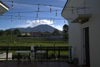 villa mewah 3 BR private pool dan view gunung gede - - 1