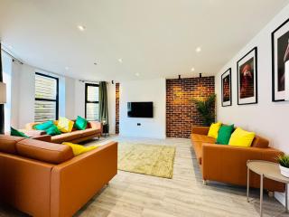 BIG Bournemouth 4-Bedroom - 2-Bathroom - Sleeps 10 - Bournemouth - 0