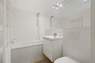 12 Minutes to Schönbrunn I 5 Minutes to Metro U3 - 5