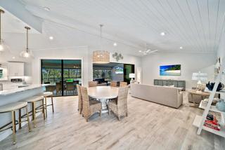 Paradise Palms - 5