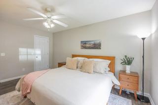 Cozy and Contemporary Villa 1 Mile from GSU - Statesboro - 7
