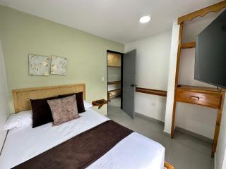 Casa amplia en Medellín Ideal para grupos y familias grandes - Medellín - 0