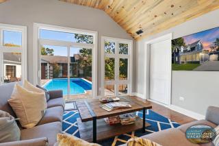 Blue Sky Oasis Saltwater Pool Cabana Lounge - Lake Geneva - 6