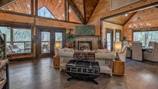 Jazzy's Cozy Creekside - 6