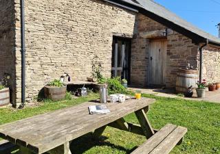 Great Tre-Rhew Farm - Llanvetherine - 0