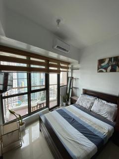 Prime Location and Affordable Studio Condo in Legaspi Village, Makati with City view - 9