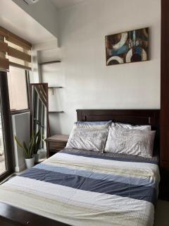 Prime Location and Affordable Studio Condo in Legaspi Village, Makati with City view - 5