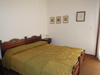 Cozy stay with shared pool - 4