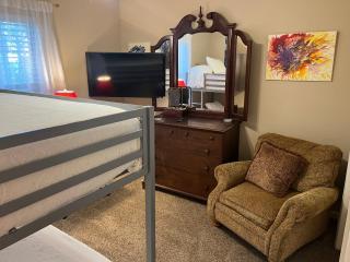 Classic City 3 bedroom 2 bath condo with deck close to UGA, Five Points, and Memorial Park in Athens - 8