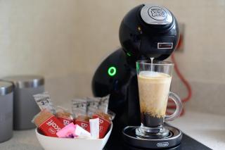 Strelley house 4 , Perfect for business trip & Families holiday or working proffesionals-5 min from M1 J25 , 500MB Wi-Fi , Netflix , Fully equiped kitchen , Asda supermarket 5 min walk , Free Secure parking with CCTV ,available monthly deals - 2