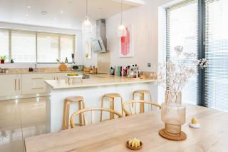 Swift Host - Sleeps up to 6 - Panoramic Views - City Centre - Parking - Norwich - 1