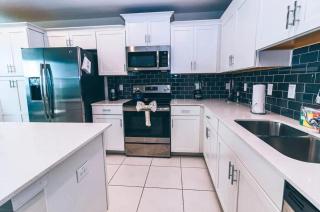 4741#303 Modern 2BR Condo near Disney w/ Resort Amenities - Kissimmee - 2